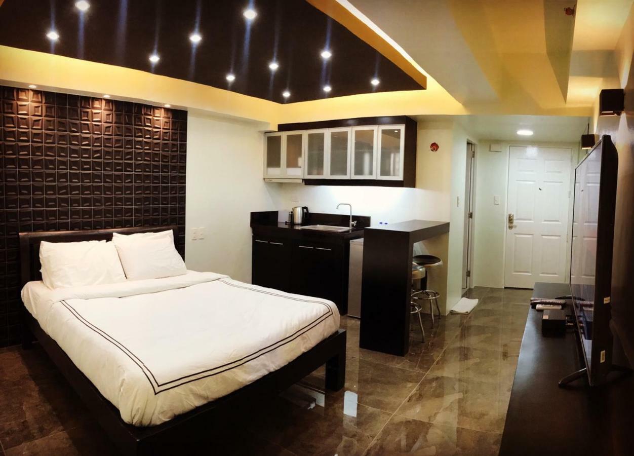 Burgundy McKinley Place Condotel near OKADA MANILA Exterior foto