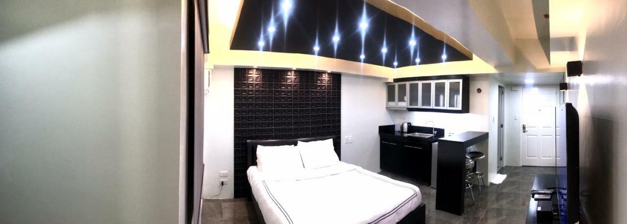 Burgundy McKinley Place Condotel near OKADA MANILA Exterior foto